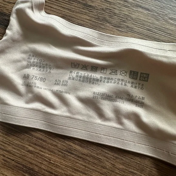 NWOT Uniqlo Wireless Bra 3D Hold in beige 34B - Picture 2 of 3